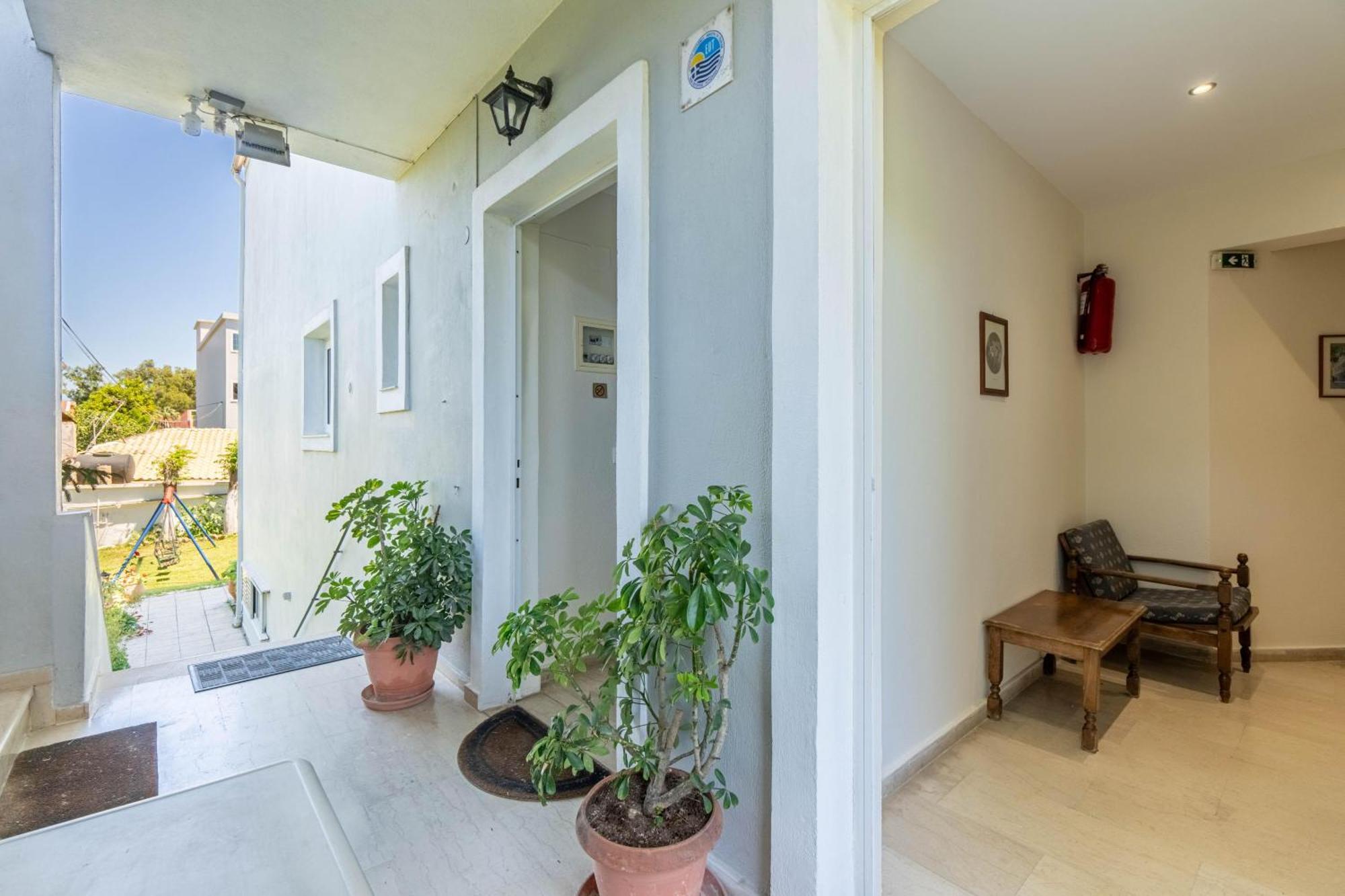 Angela Hotel & Apartments Гоувия Экстерьер фото