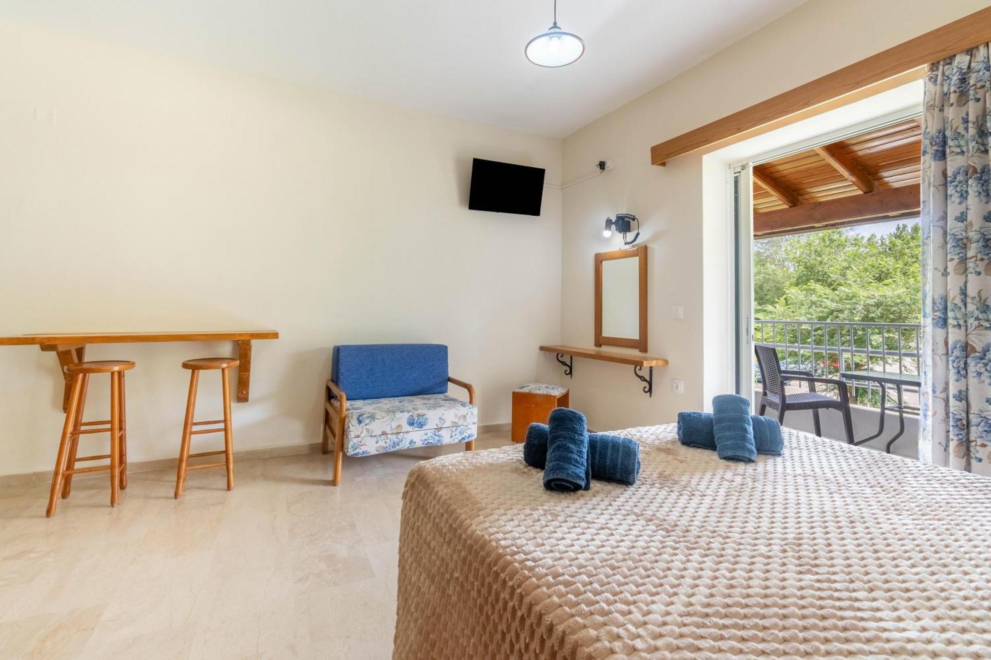 Angela Hotel & Apartments Гоувия Экстерьер фото