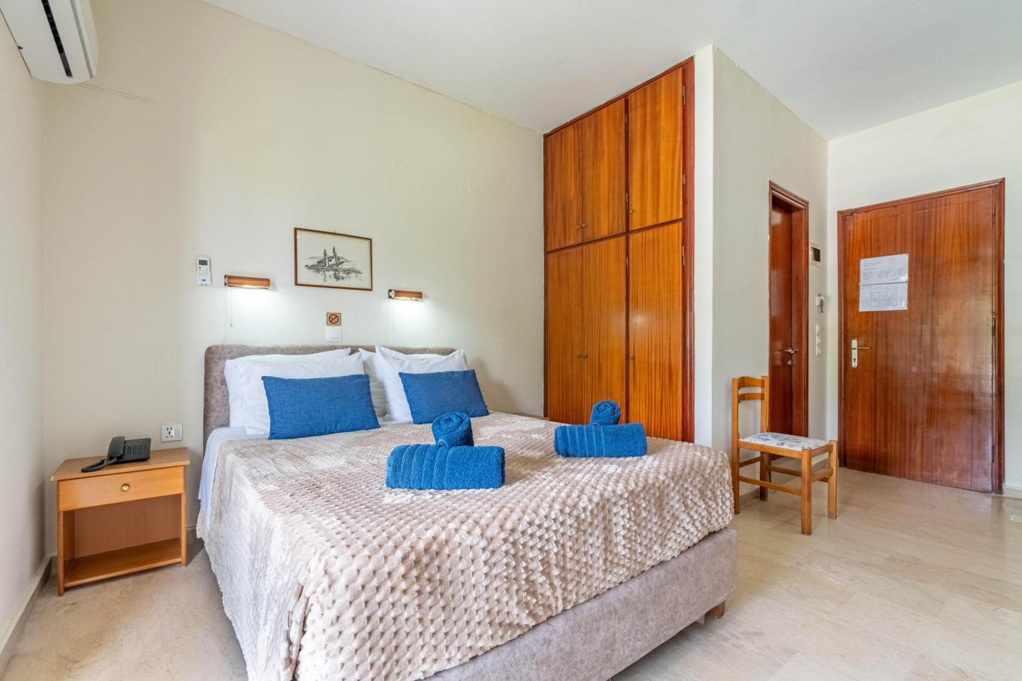 Angela Hotel & Apartments Гоувия Экстерьер фото