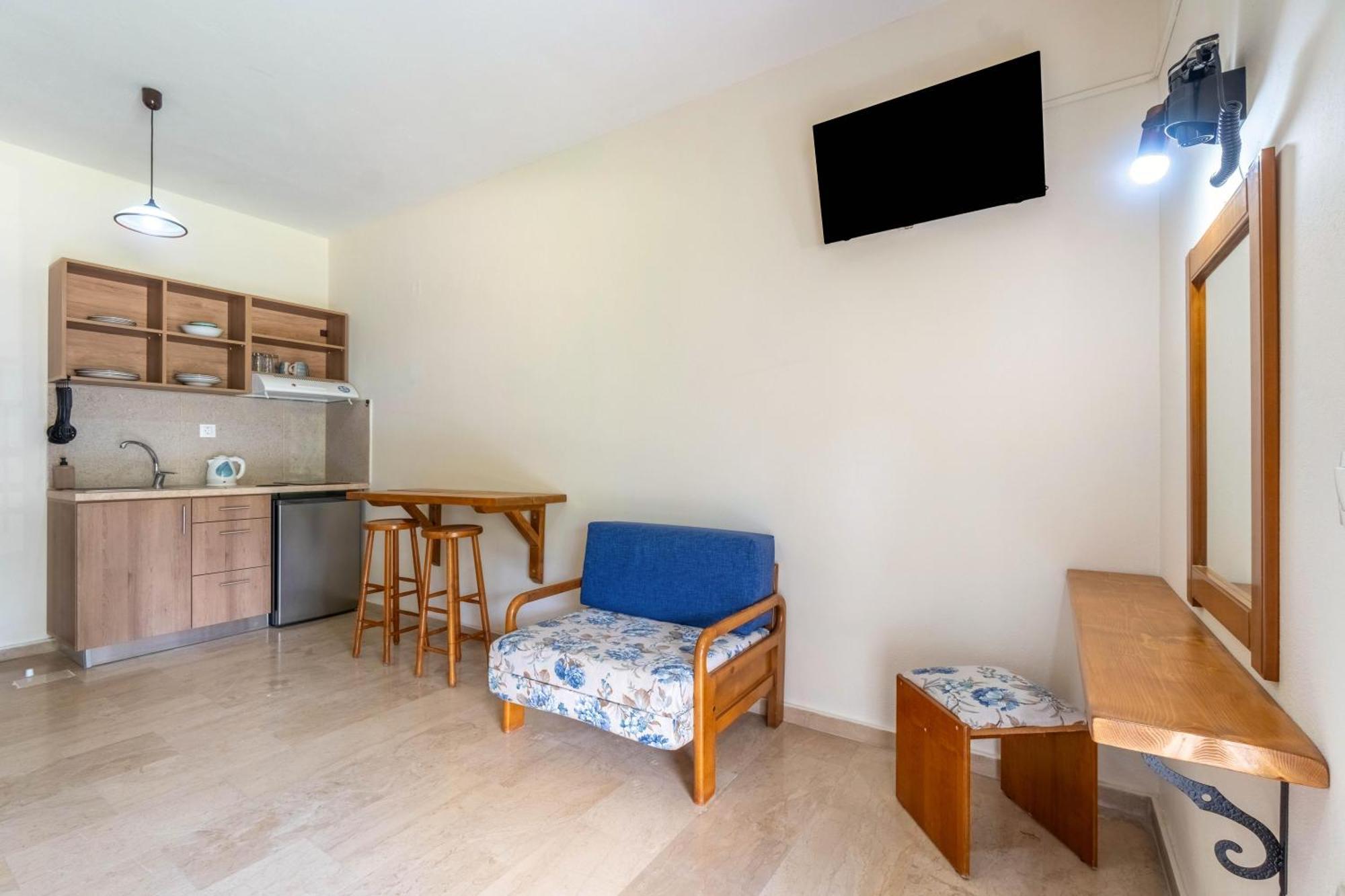 Angela Hotel & Apartments Гоувия Экстерьер фото