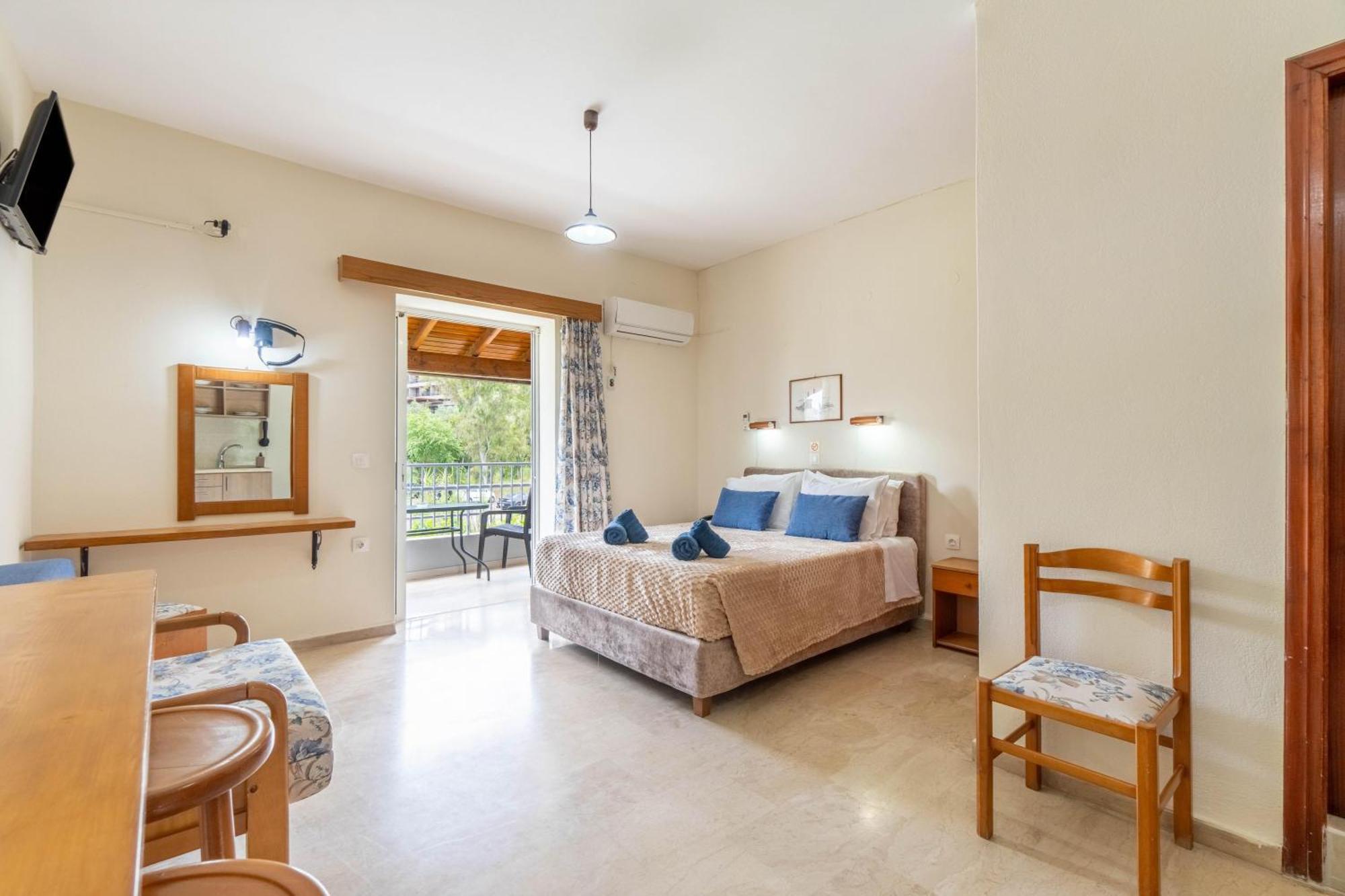 Angela Hotel & Apartments Гоувия Экстерьер фото