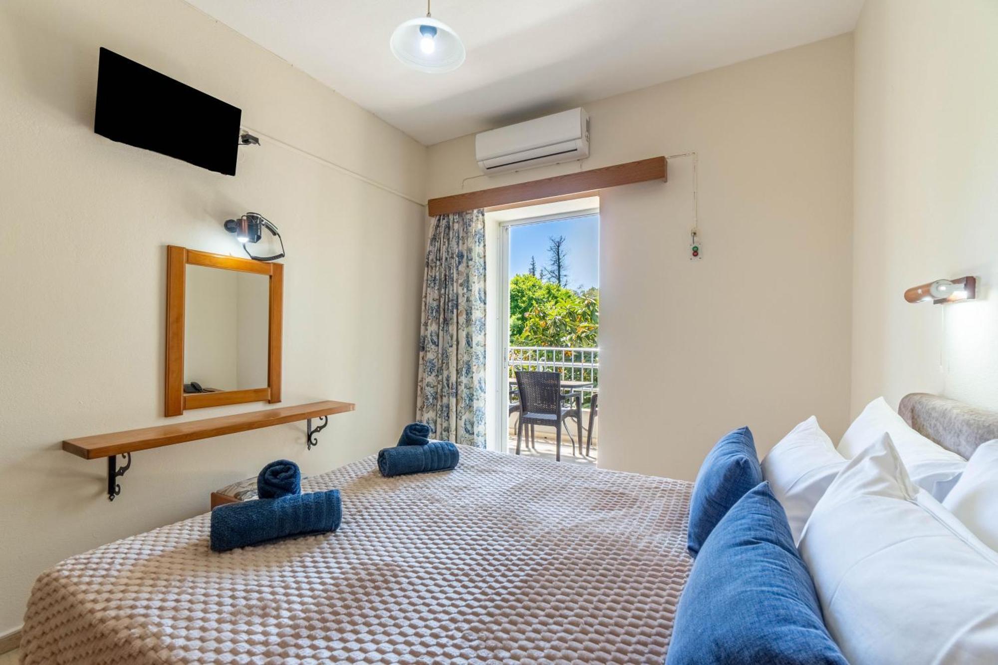 Angela Hotel & Apartments Гоувия Экстерьер фото