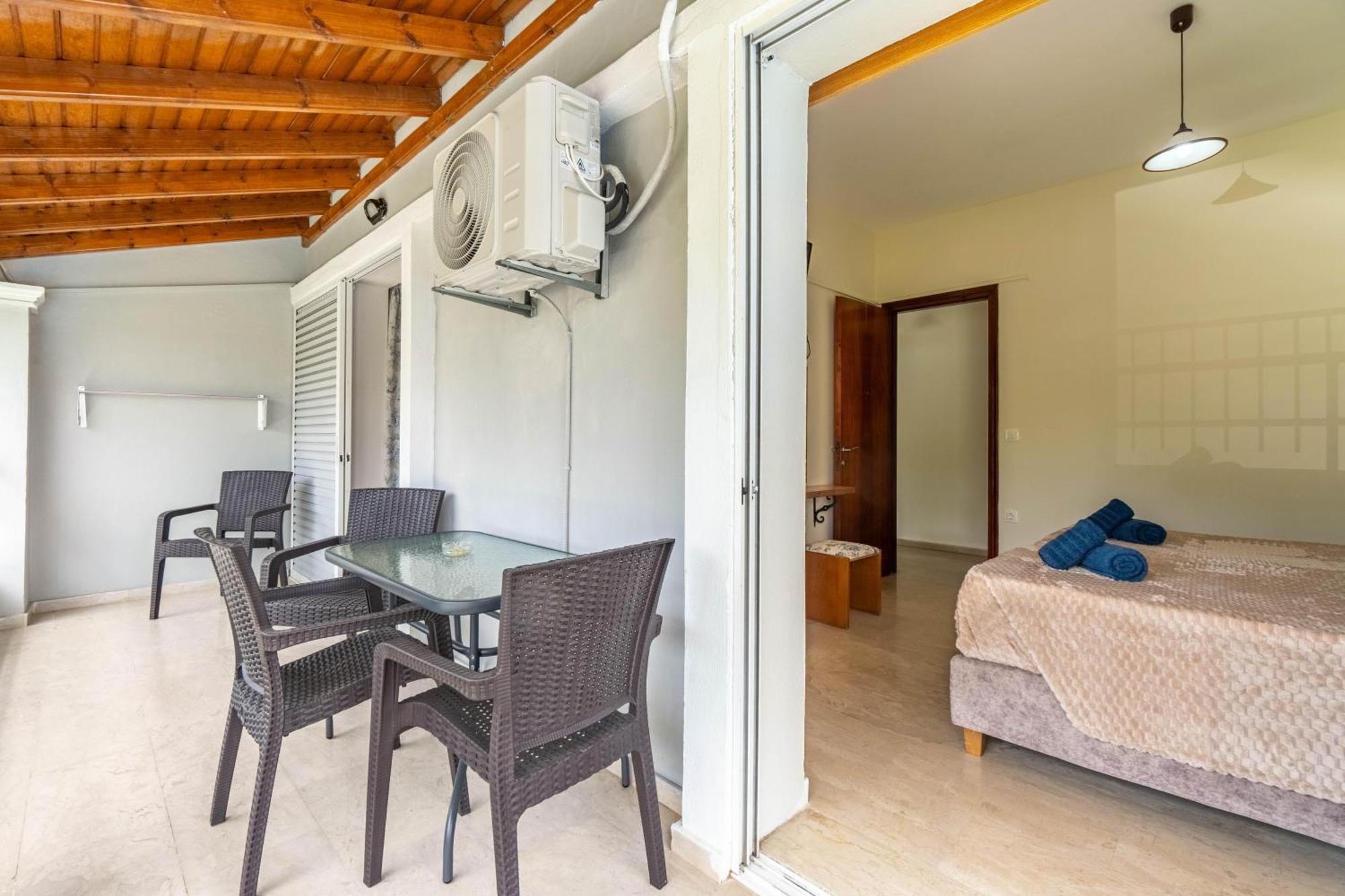 Angela Hotel & Apartments Гоувия Экстерьер фото