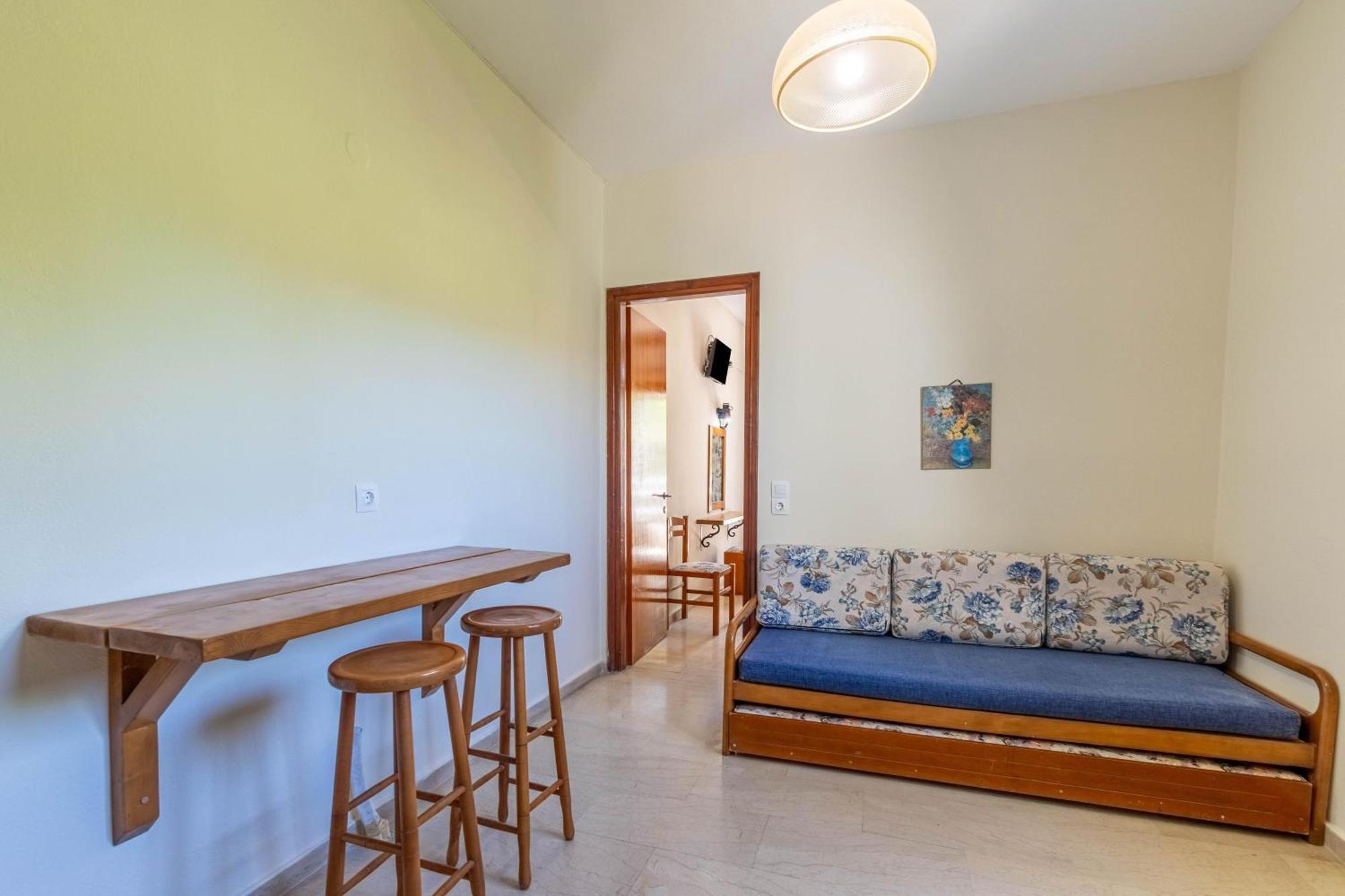 Angela Hotel & Apartments Гоувия Экстерьер фото