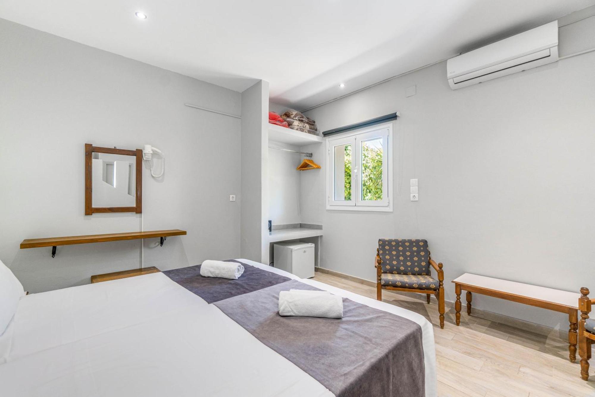 Angela Hotel & Apartments Гоувия Экстерьер фото