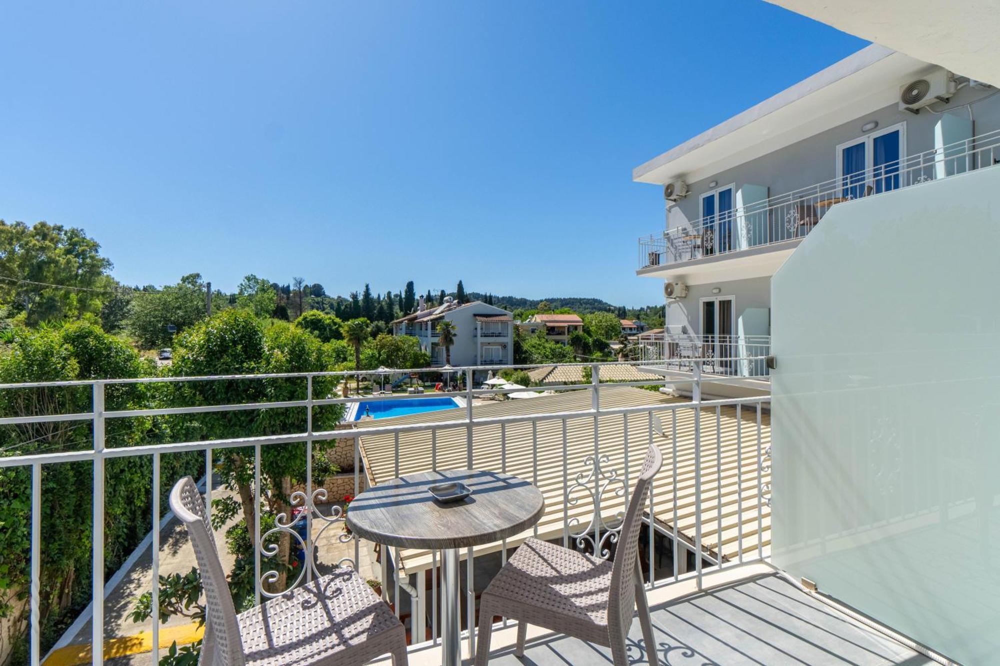 Angela Hotel & Apartments Гоувия Экстерьер фото