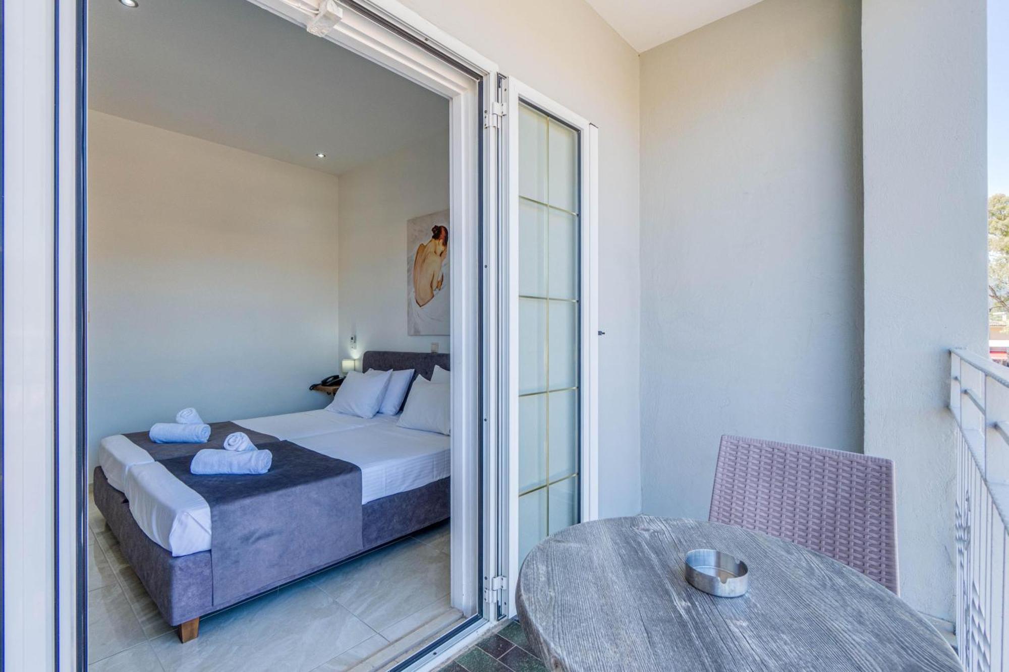 Angela Hotel & Apartments Гоувия Экстерьер фото