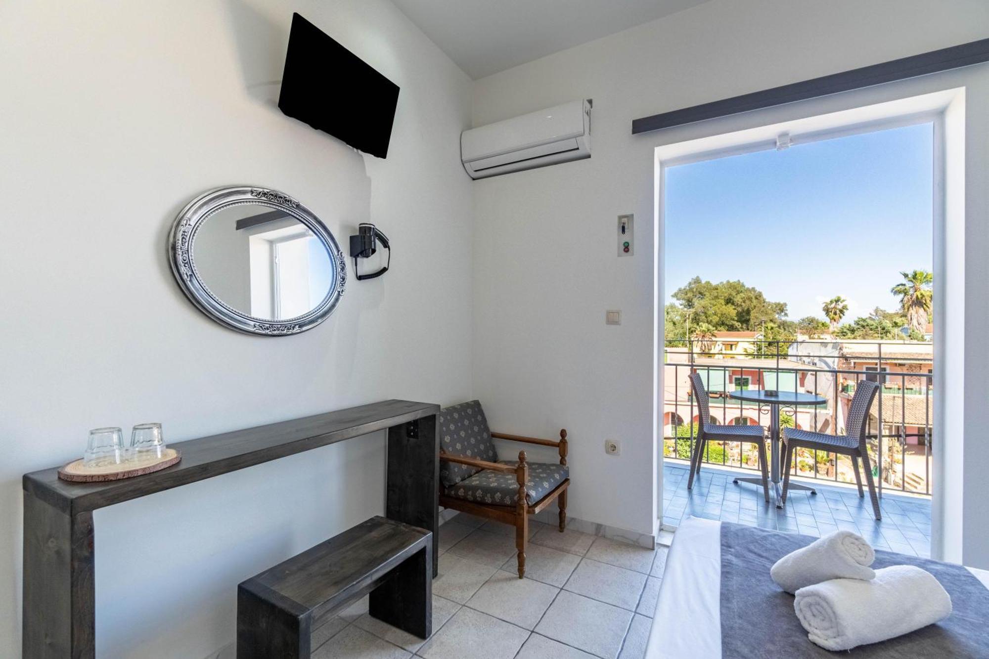 Angela Hotel & Apartments Гоувия Экстерьер фото