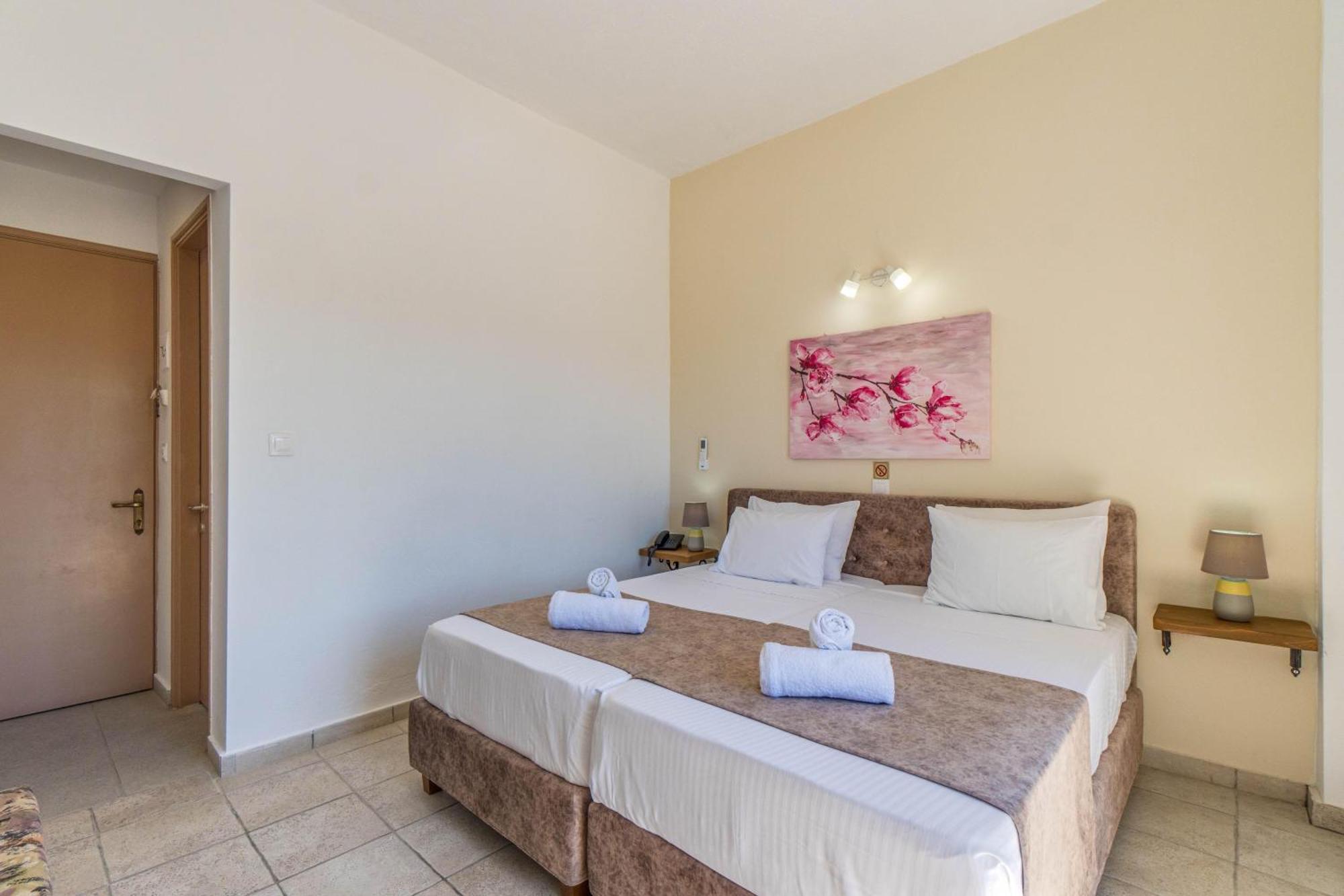 Angela Hotel & Apartments Гоувия Экстерьер фото