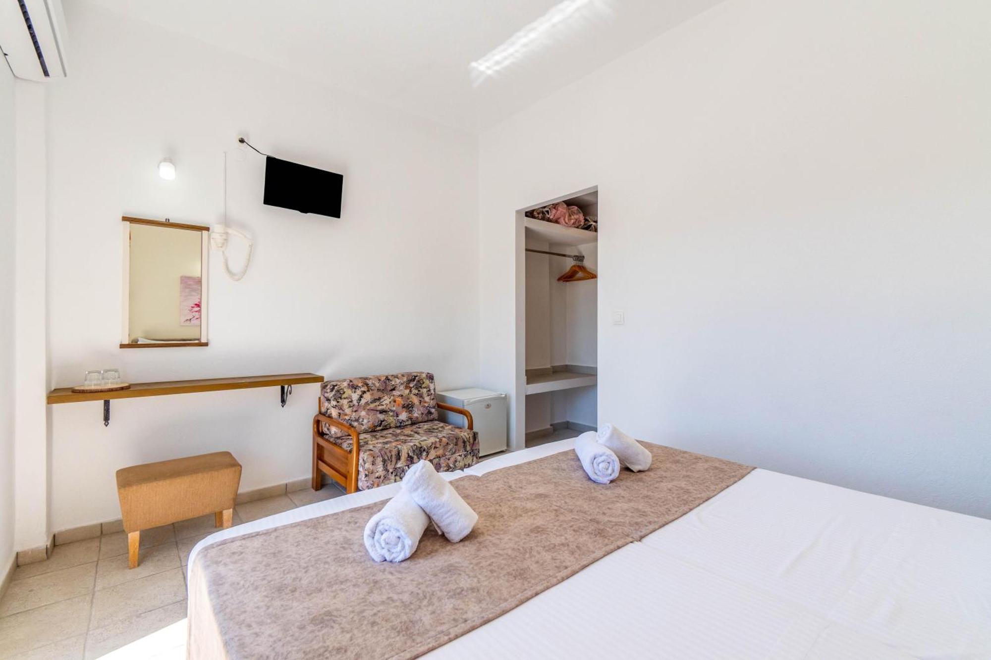 Angela Hotel & Apartments Гоувия Экстерьер фото