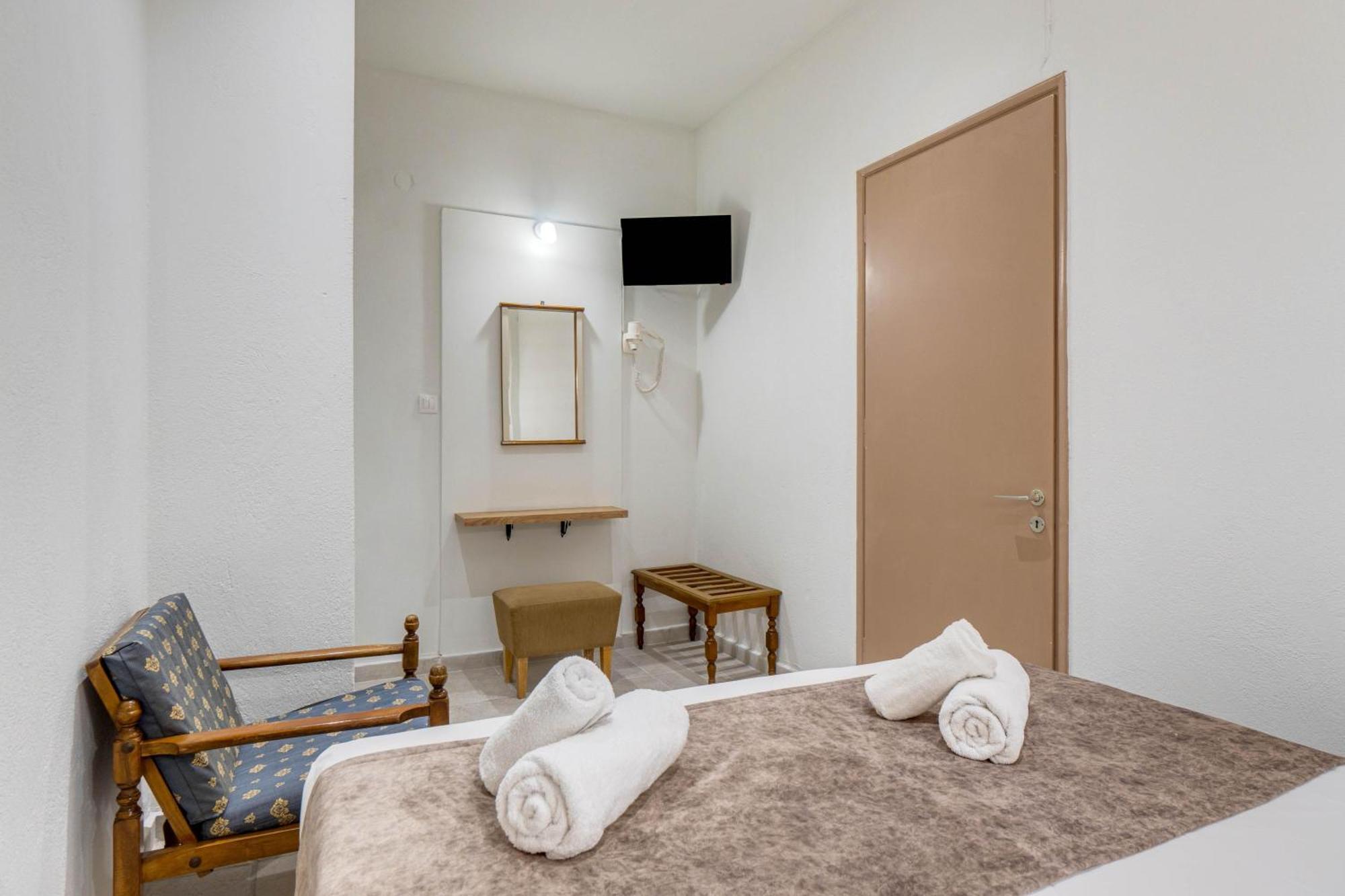 Angela Hotel & Apartments Гоувия Экстерьер фото